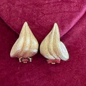 vintage grosse leaf clip on earrings